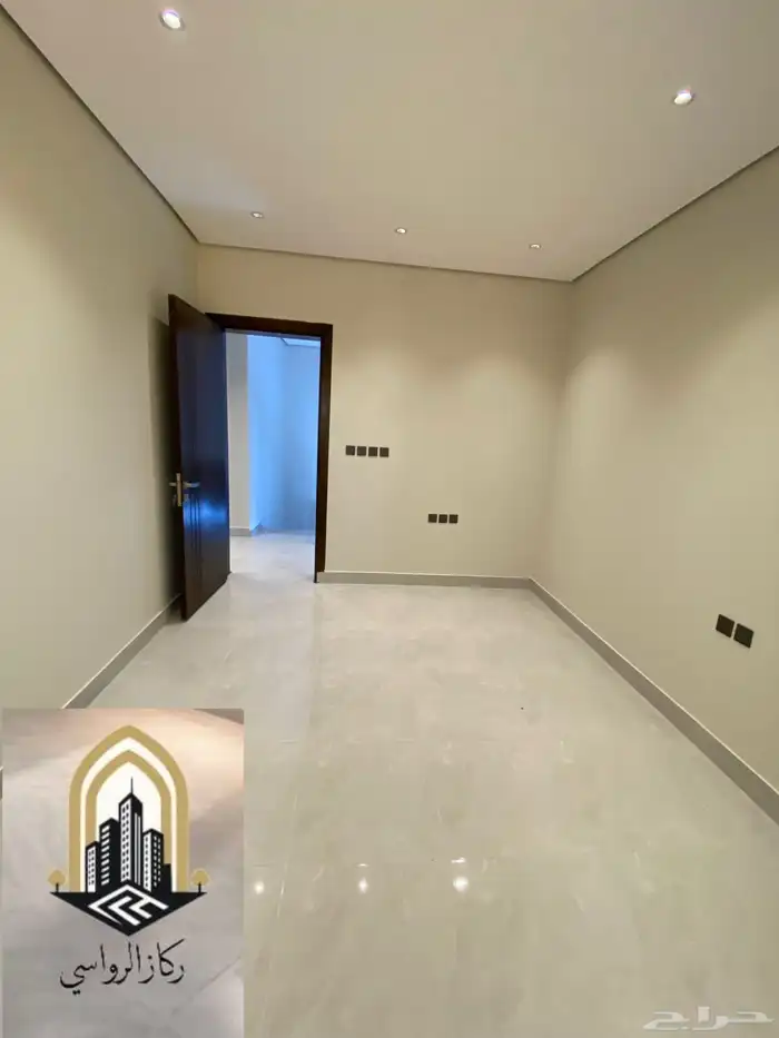 فيلا روف ارضي للبيع حي الاخضر 8