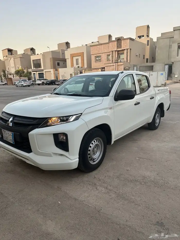 متسوبيشي L200 2022 بنزين 2