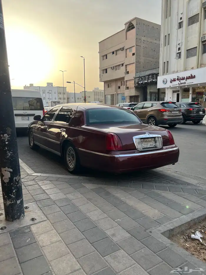 لنكولن تاون كار 1998 67