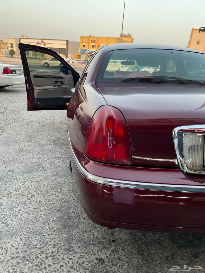 لنكولن تاون كار 1998 33