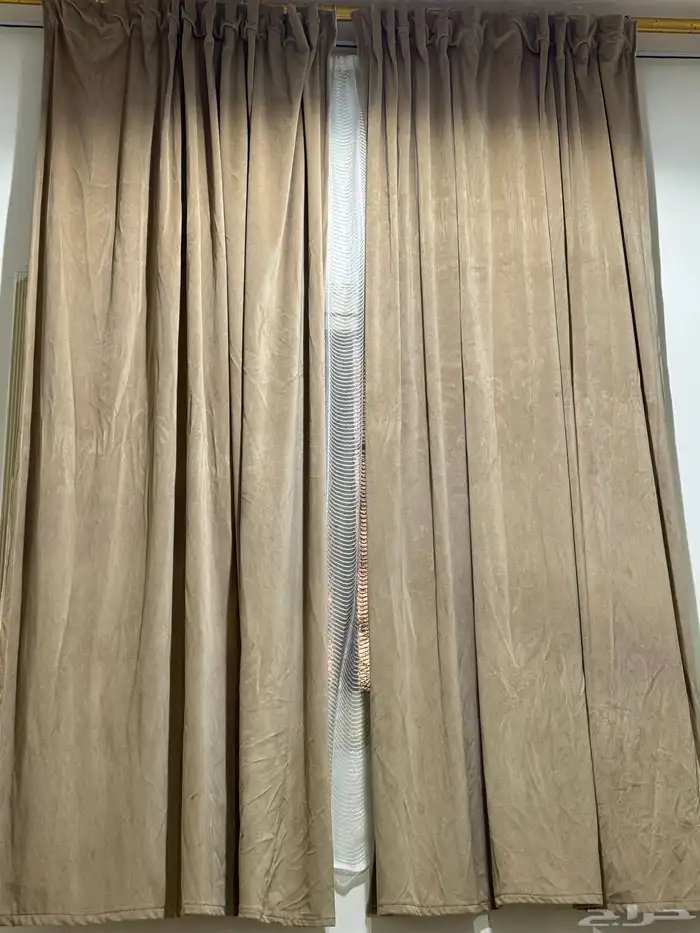 جلسه مساند نظيفه وشبه جديده مع طاولات وفرشه 1