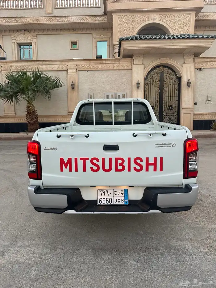 متسوبيشي L200 2022 بنزين 4