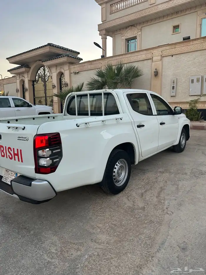 متسوبيشي L200 2022 بنزين 3