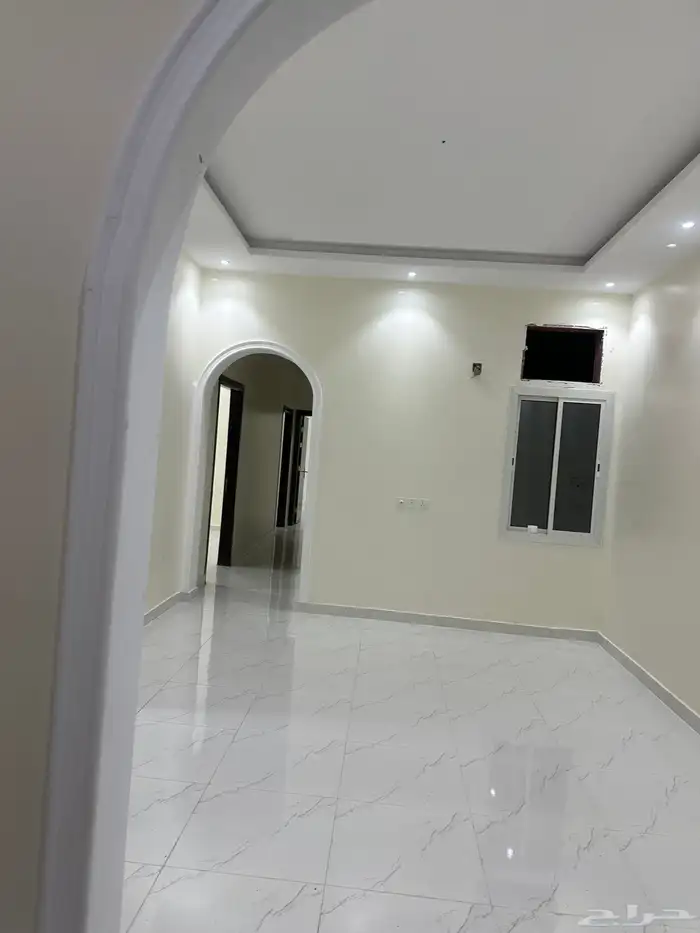 شقه للايجار في حمراء الاسد بي الشهر 4