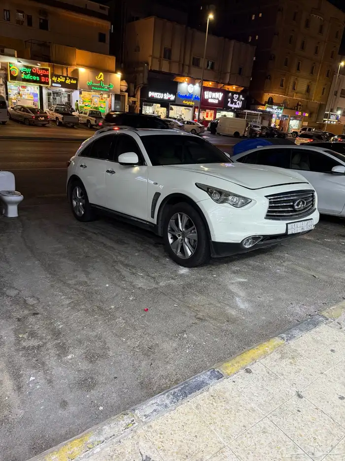 انفنتي نظيف جدا fx35 4