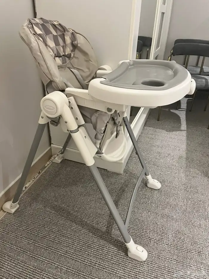 kids eating.chair 0