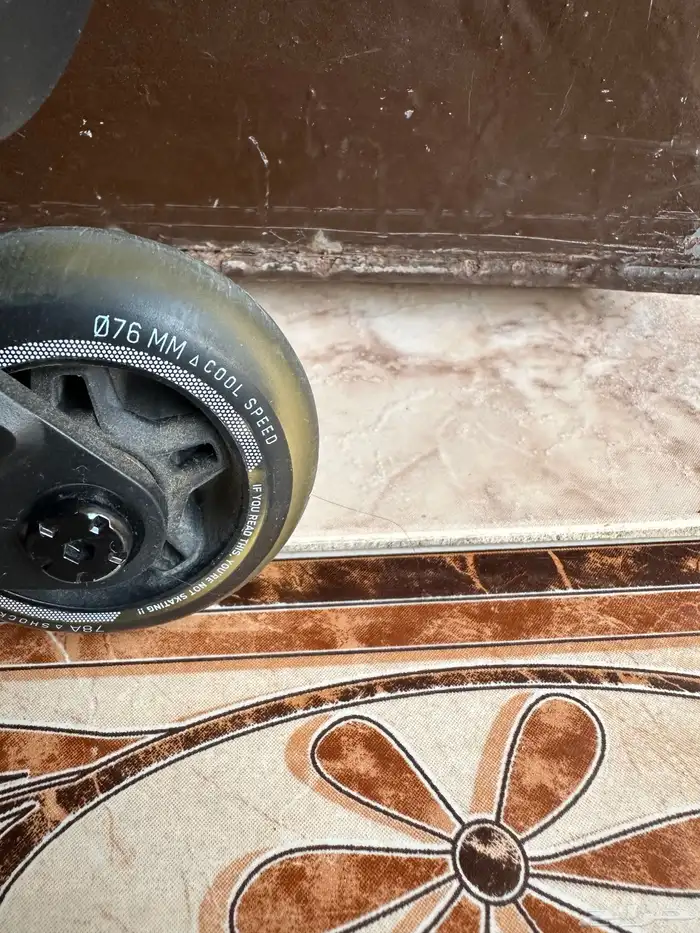 سكيت شوز من ماركة ممتازة مقاس 42 4