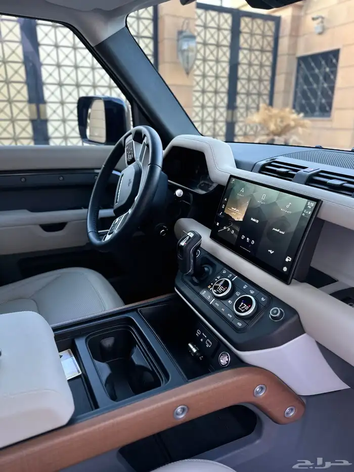 ديفندر HSE 2023 V6 كاربثيان 32