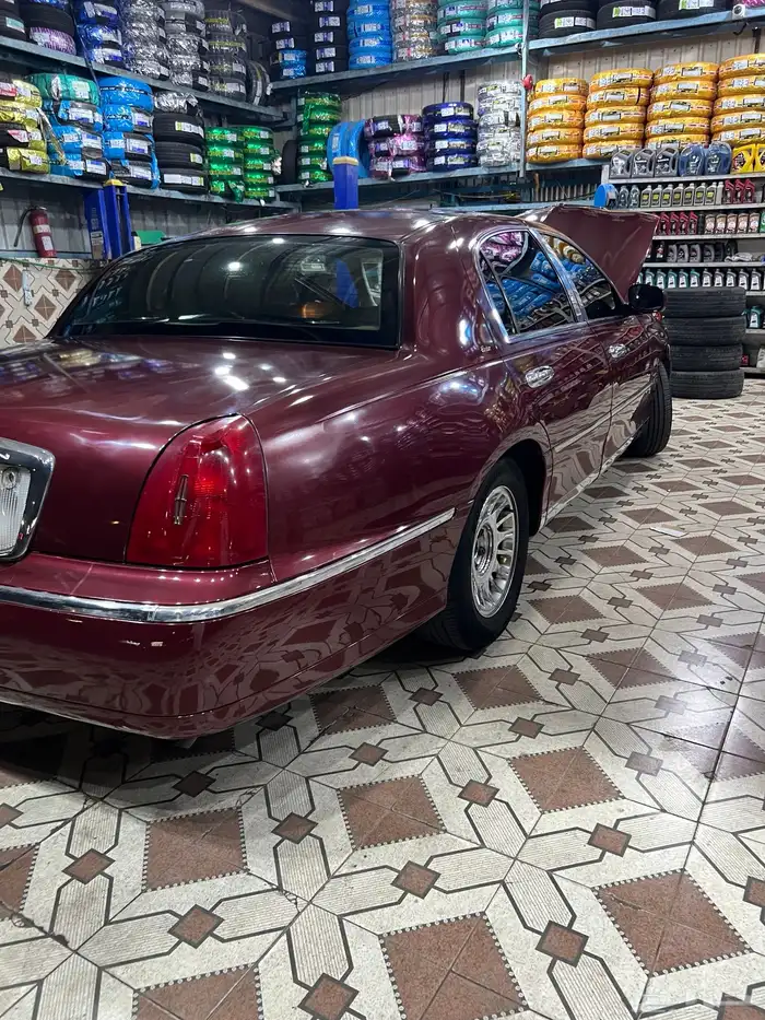 لنكولن تاون كار 1998 75