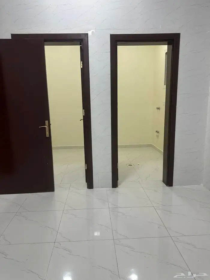 شقه للايجار في حمراء الاسد بي الشهر 6