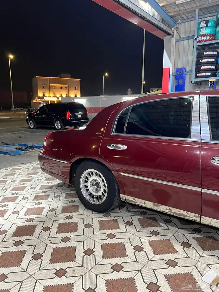 لنكولن تاون كار 1998 74