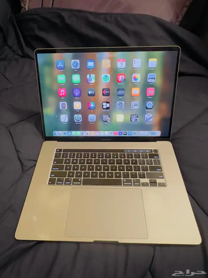 MacBook Pro i7. 16inch display 16GB ram 500gb SSD 3