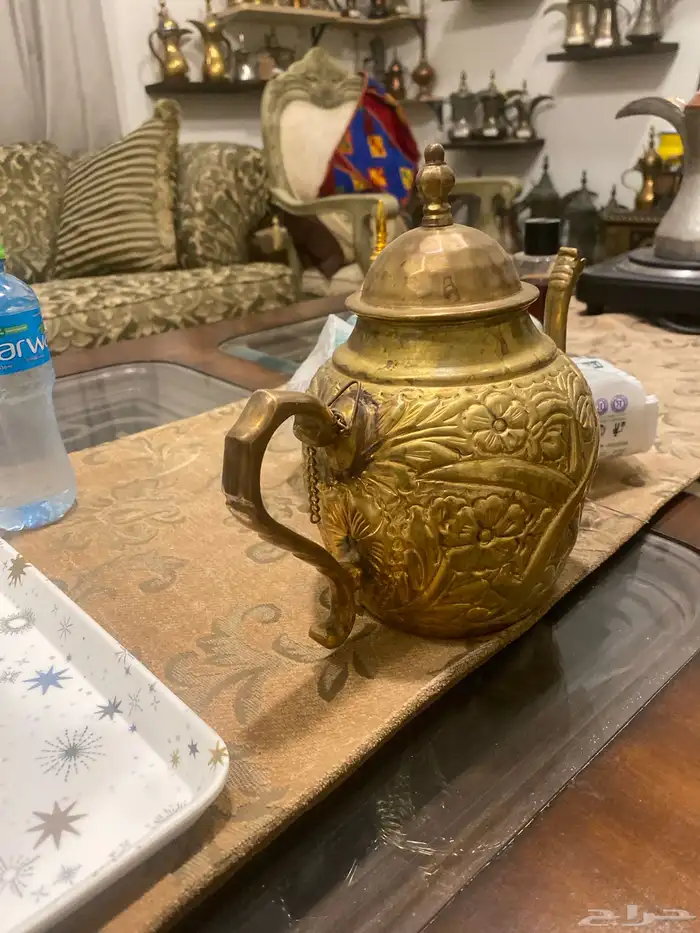 إبريق نحاسي كبير منقوش من جميع الجهات 0