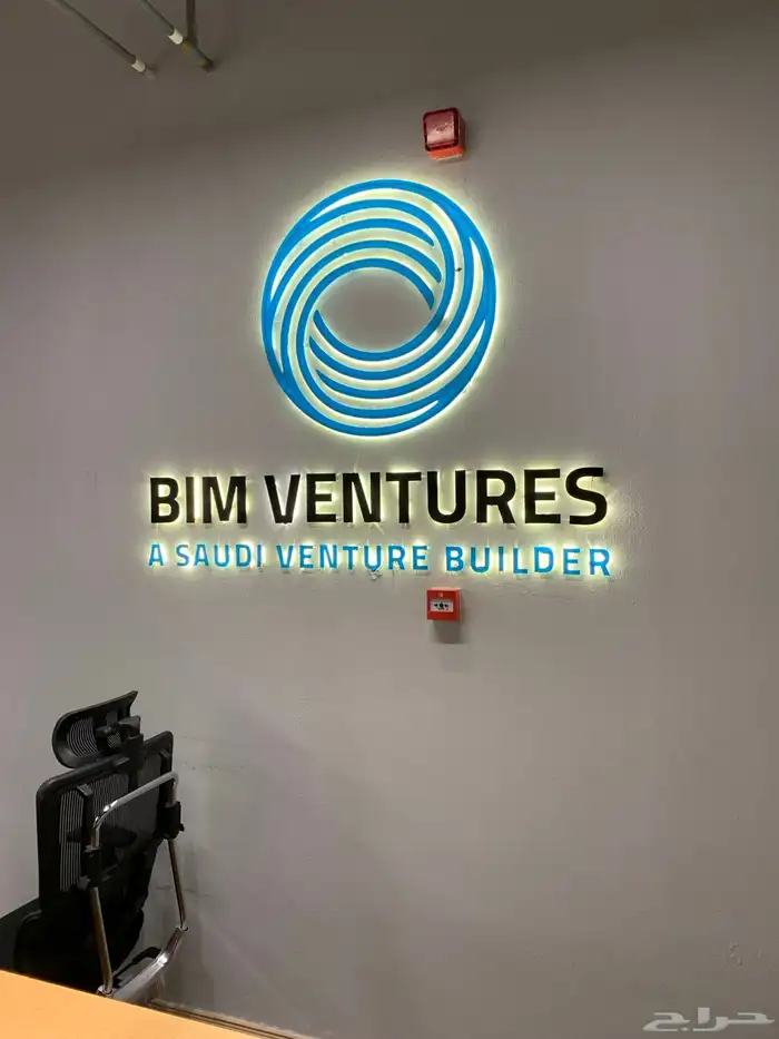 استيكرات وبنرات مشاريع كبيره مواجدين على مدار الساعه 32