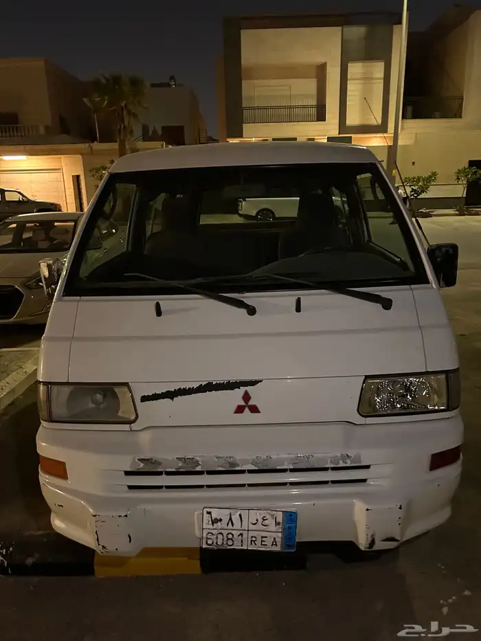 باص مستبيشي 2007 ممشى قليلL300 2