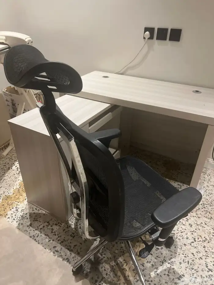 مكتب جديد مع كرسي 0