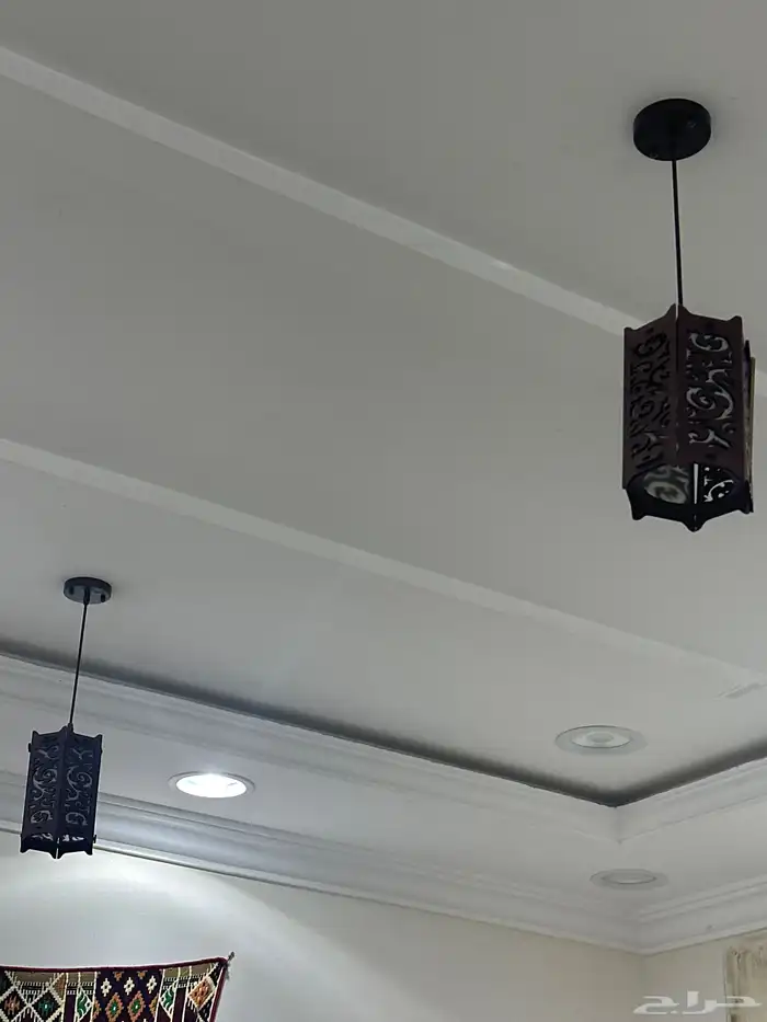اثاث مغسلة مع مرايتها 300. والثريات كلهم مع بعض 250 3