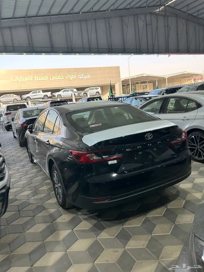 كامري 2025 Eاساندر سعودي يتوفر لون التيتانيوم واللون الاسود 5