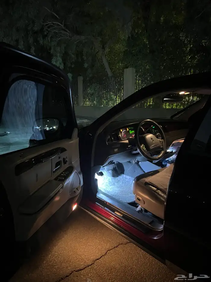 لنكولن تاون كار 1998 77