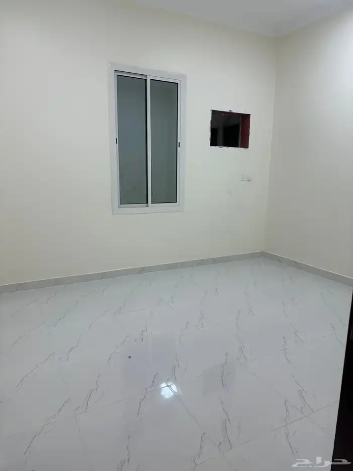 شقه للايجار في حمراء الاسد بي الشهر 9