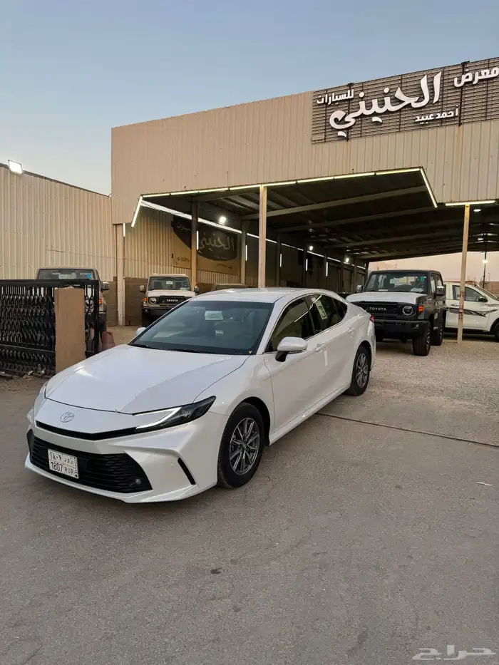 تويوتا كامري 2025 E بنزين سعودي عداد 23 الف اللون ابيض 0
