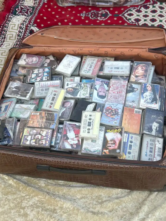 شرطان قديمه للبيع فيها جميع انواع الفنانين والمطربين 2