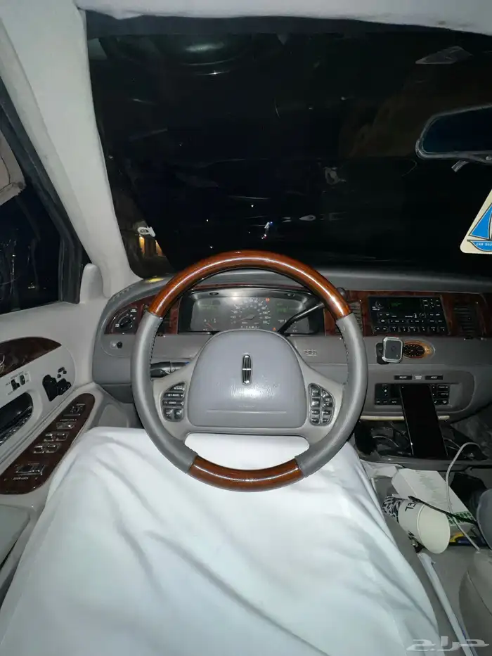 لنكولن تاون كار 1998 62