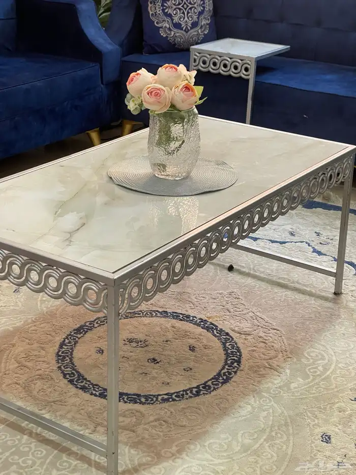 كنب للبيع مع سجادته وطاولته 1