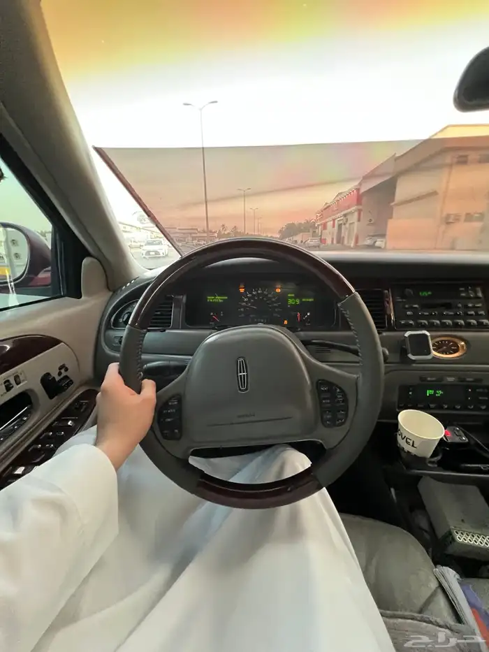لنكولن تاون كار 1998 60