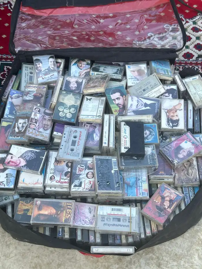 شرطان قديمه للبيع فيها جميع انواع الفنانين والمطربين 3