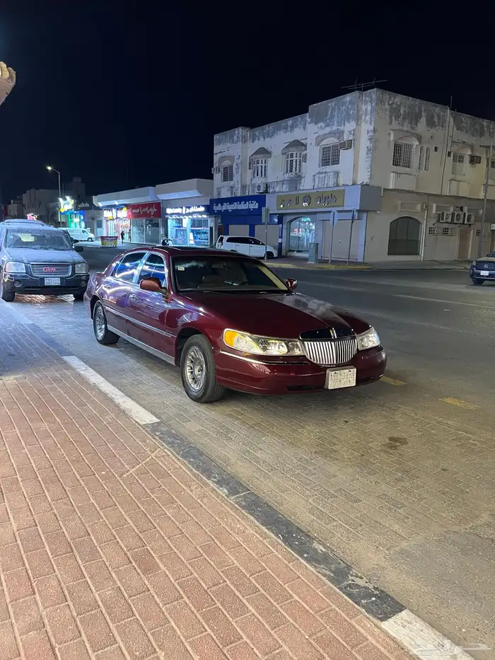 لنكولن تاون كار 1998 50