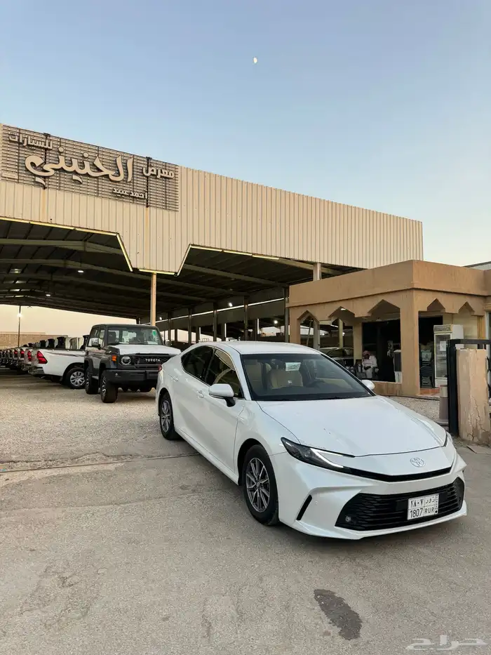 تويوتا كامري 2025 E بنزين سعودي عداد 23 الف اللون ابيض 3