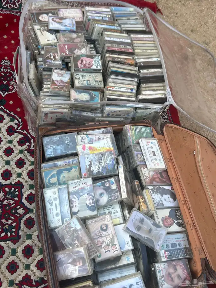 شرطان قديمه للبيع فيها جميع انواع الفنانين والمطربين 1