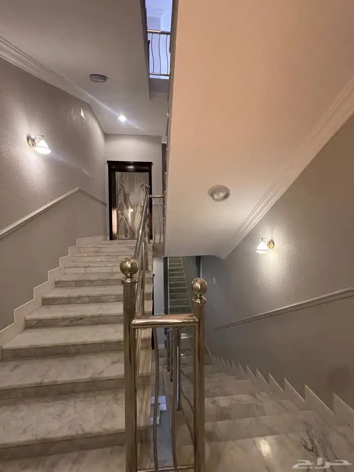 اخر روف بملحق رائع بدرج داخلي وخارجي بحي النعمان ب 730 الف 7