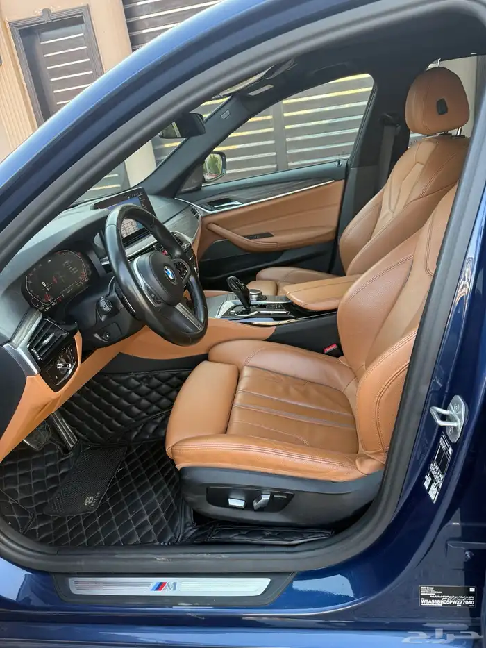 bmw530i فل كامل وكالة كيت ام موديل 2023 البيع (147000) 13