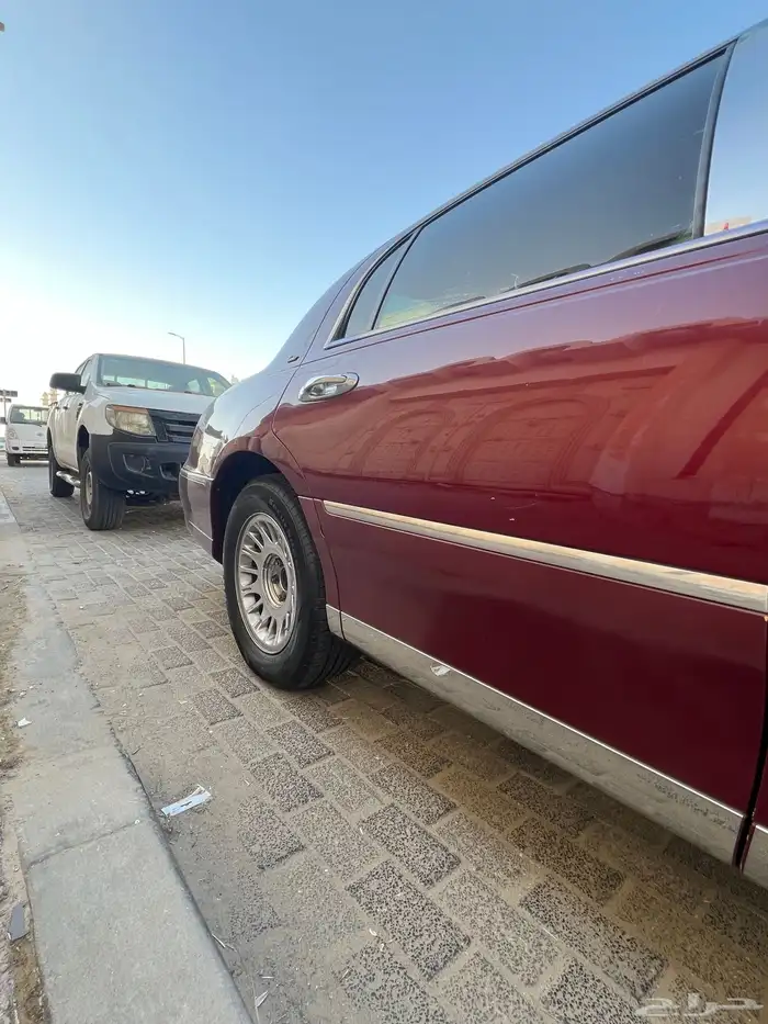 لنكولن تاون كار 1998 25