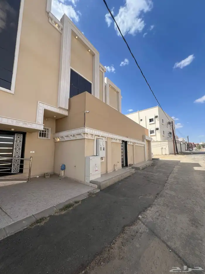 اخر روف بملحق رائع بدرج داخلي وخارجي بحي النعمان ب 730 الف 1