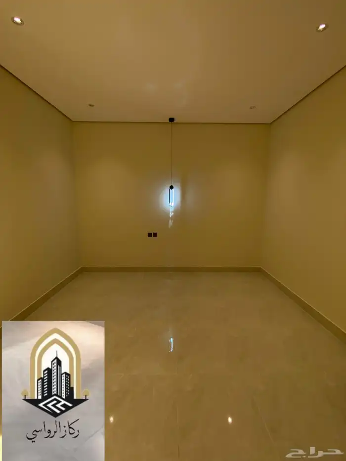فيلا روف ارضي للبيع حي الاخضر 10