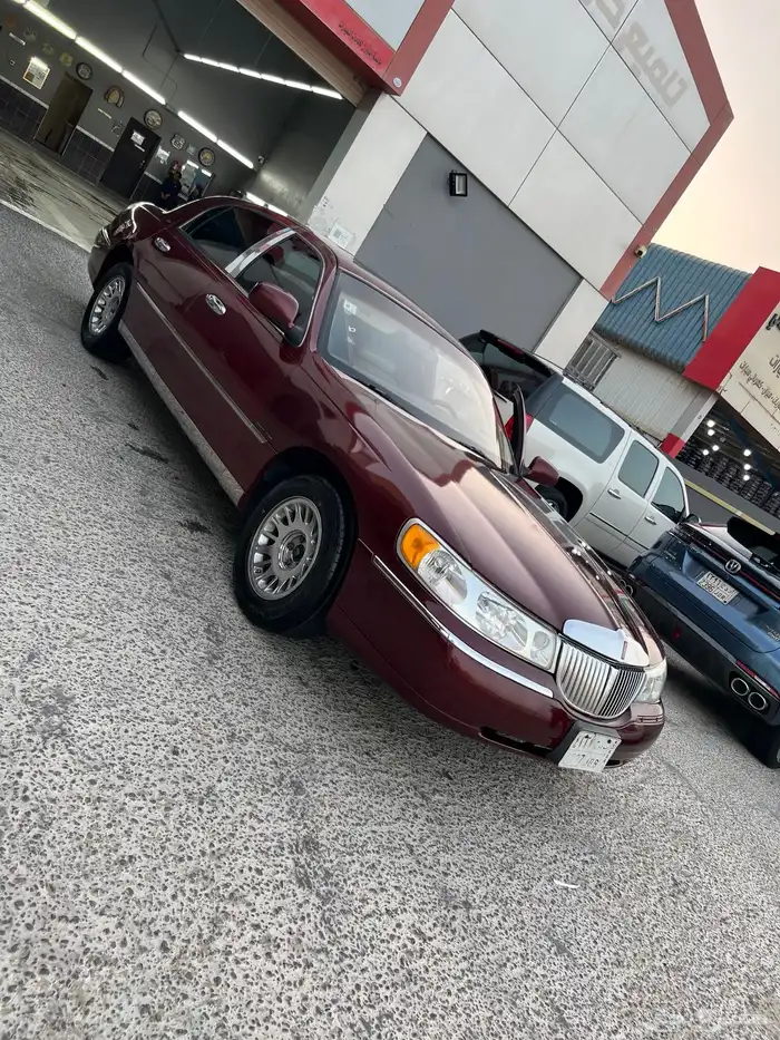 لنكولن تاون كار 1998 34