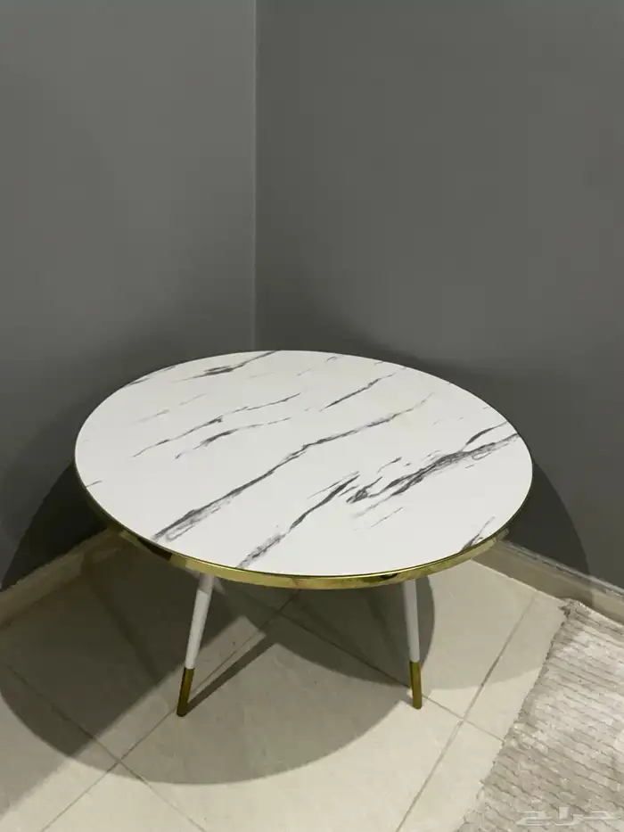 طاولات للبيع 1