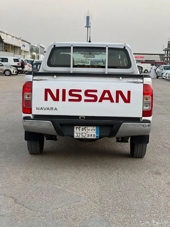 نيسان نافارا 4