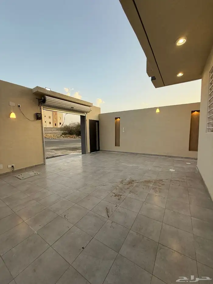 للبيع شقه ارضيه بمدخل سياره بسعر 600 الف ابها المحاله 9