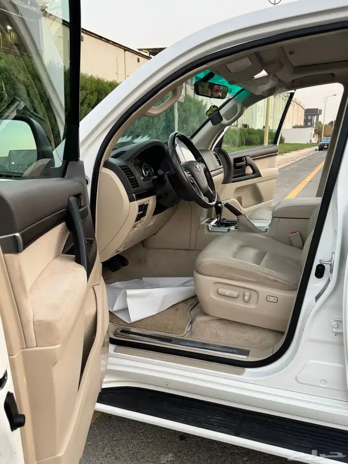 لاندكروزر 2021 GXR V8 13