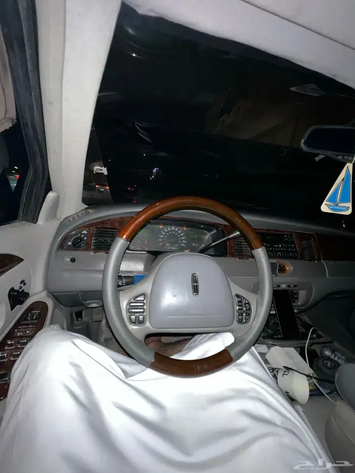 لنكولن تاون كار 1998 56