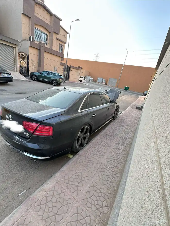 اودي 2014 A8 مصدوم 1