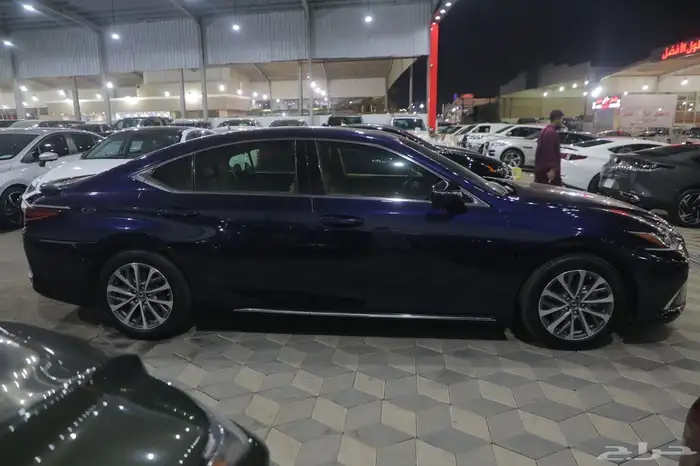 لكزس ES300 AH هايبرد 2023 شبه الجديد 2