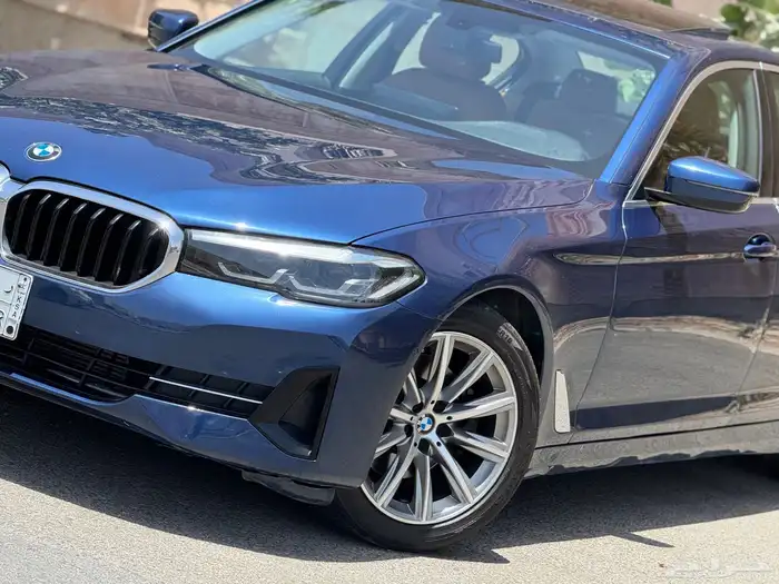 BMW 520 2023 السعر 125000 الف بودي بلد 25