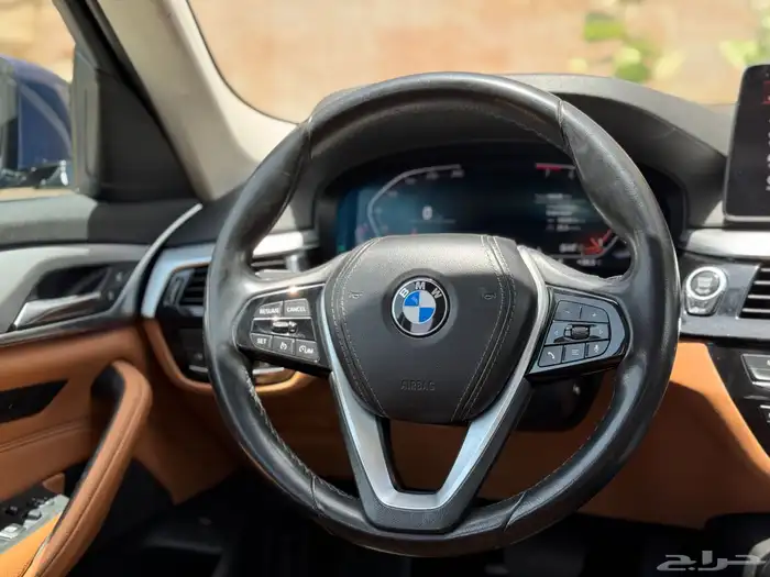 BMW 520 2023 السعر 125000 الف بودي بلد 10
