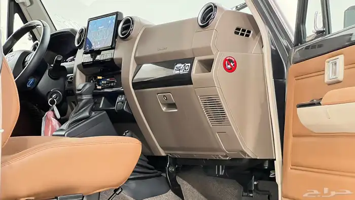 تويوتا ربع V6.2025فل كامل رفرف بريمي بنزين40عام اقل سعر 8