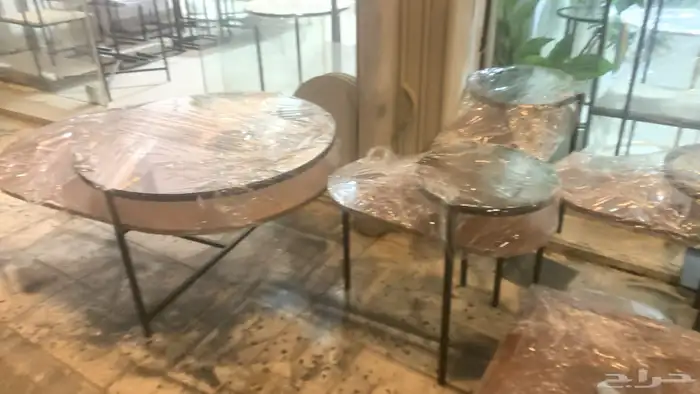 طاوله وأربعه خدمه 1